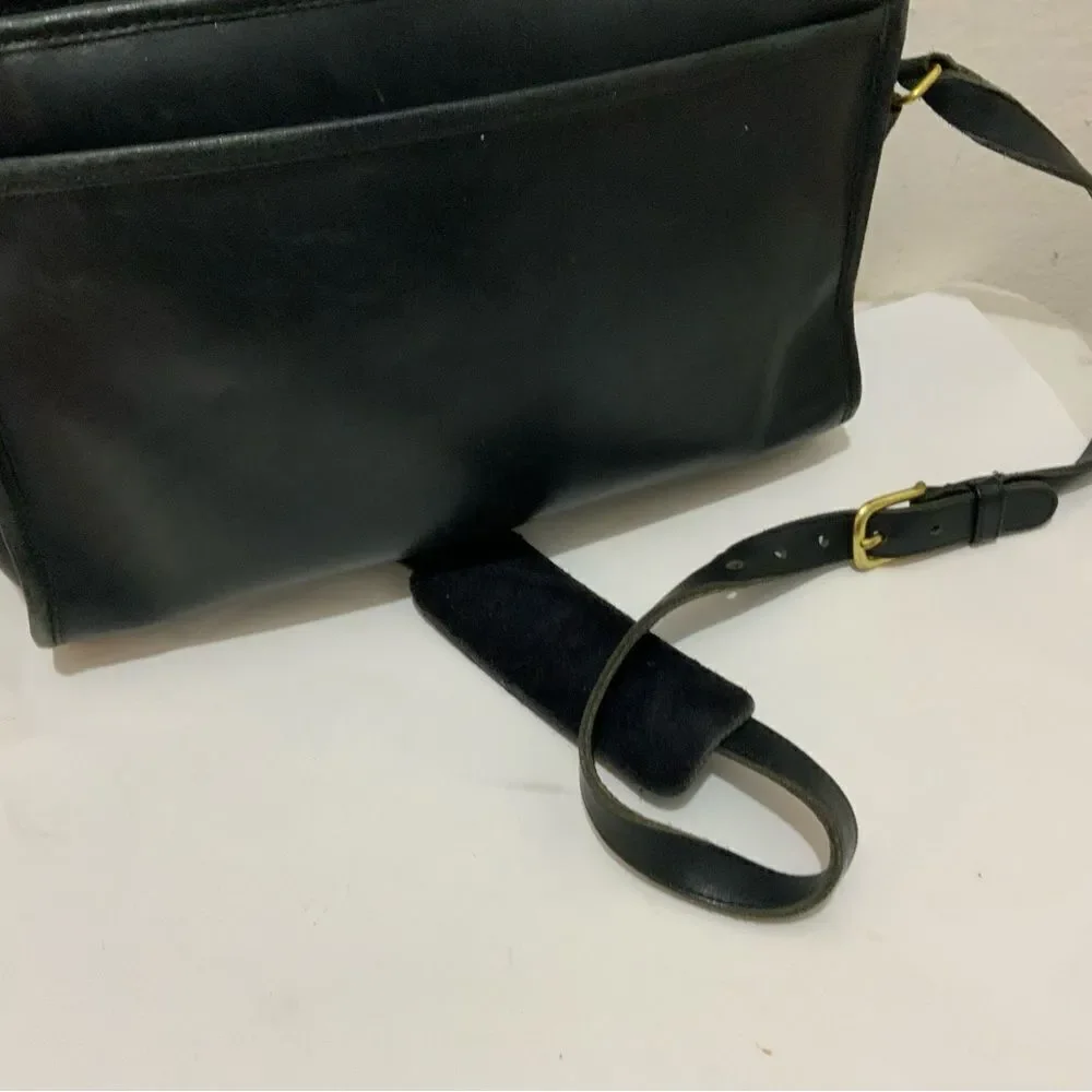 COACH Black Leather Shoulder Crossbody Strap Purse 1980s